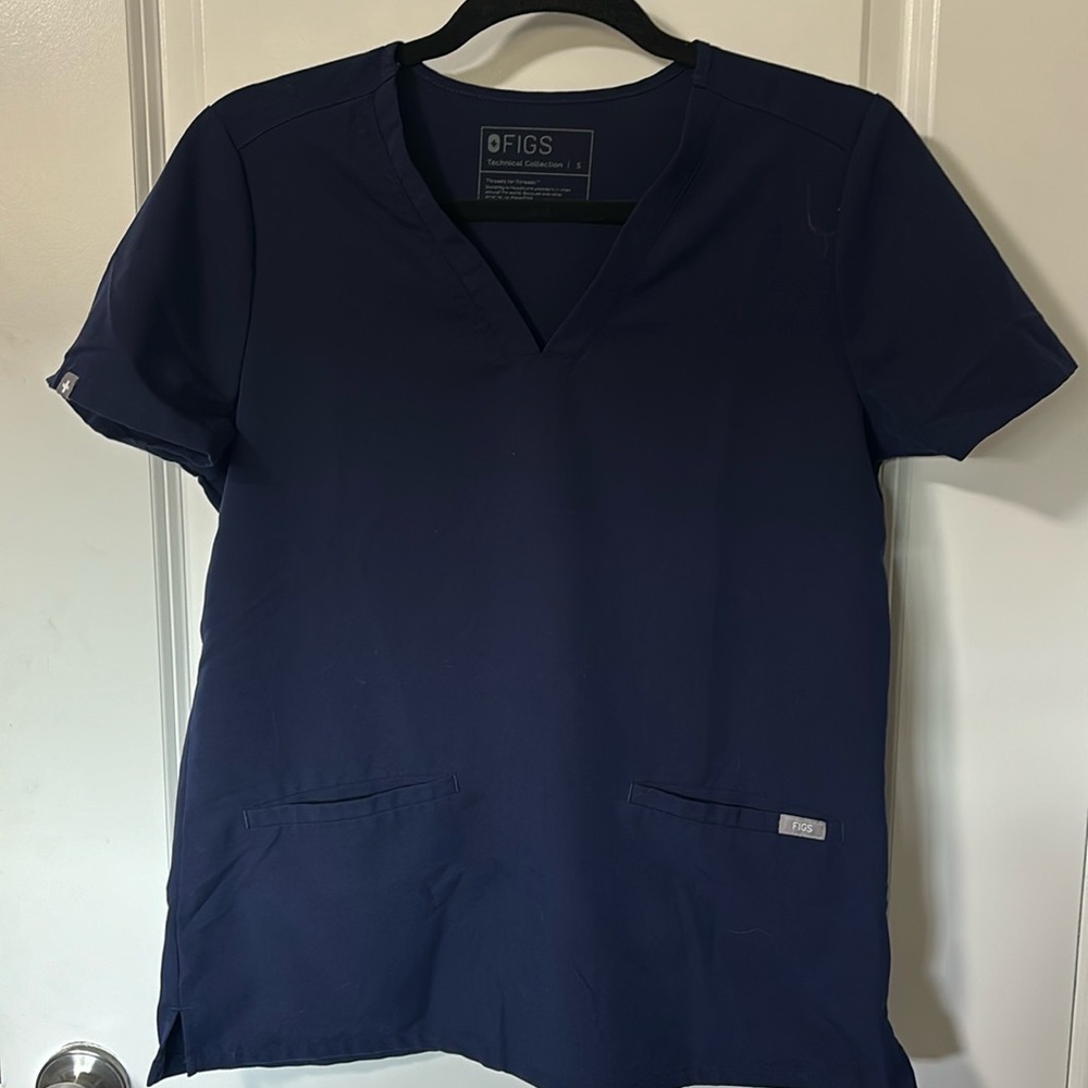 Figs Casma scrub top